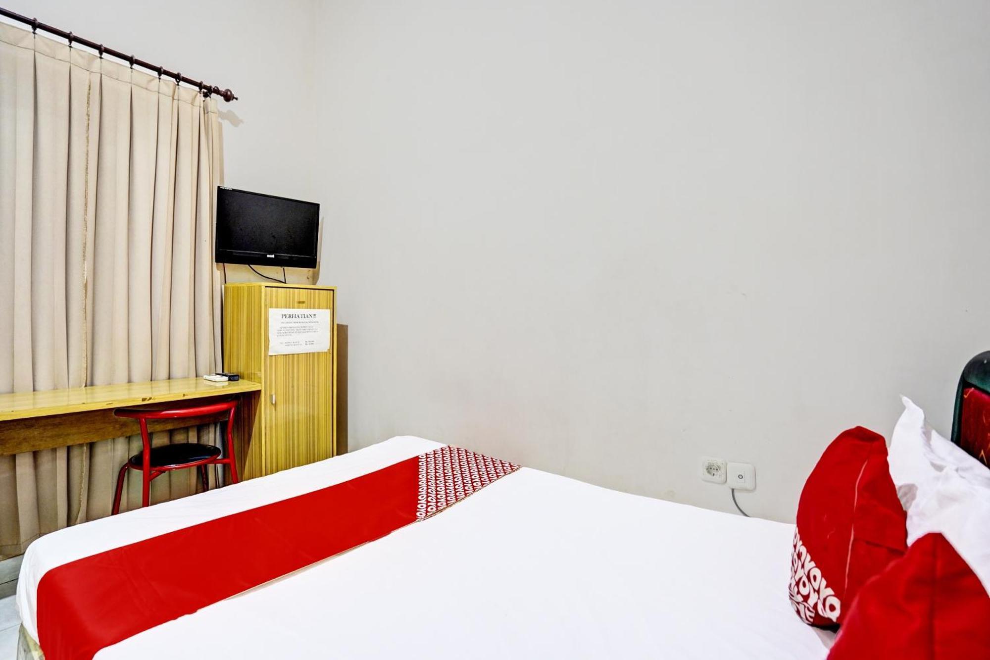 Oyo Life 92190 Arya Guest House Tulungagung Zewnętrze zdjęcie