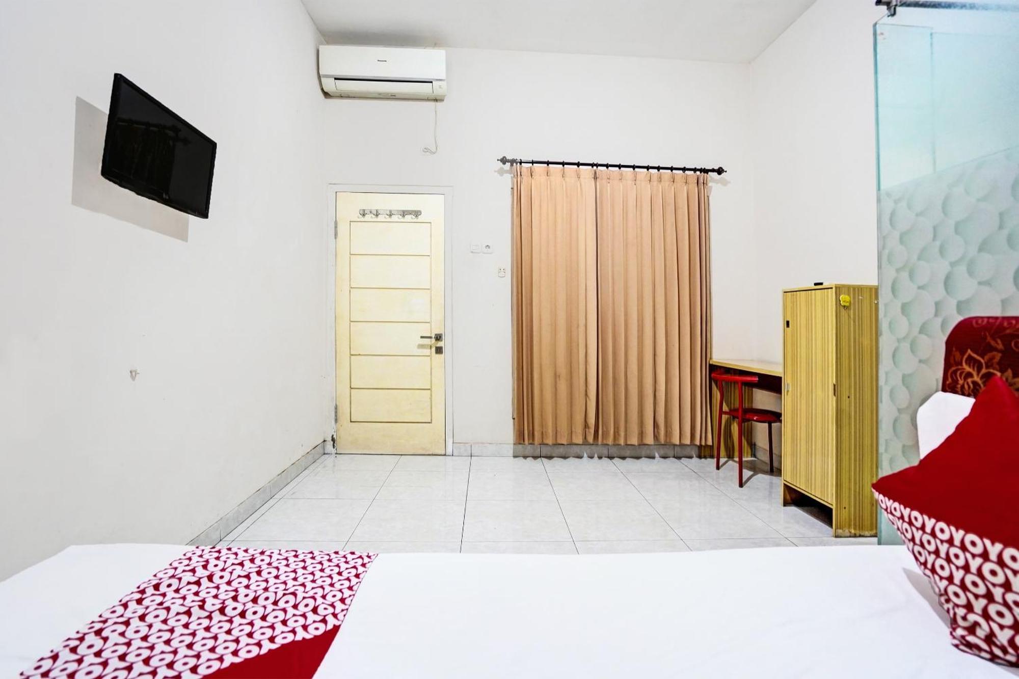 Oyo Life 92190 Arya Guest House Tulungagung Zewnętrze zdjęcie